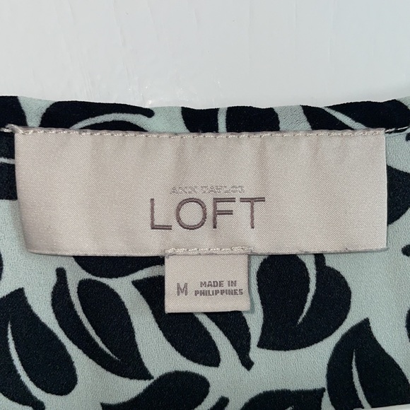 Ann Taylor LOFT Leaf Print Business Top - Picture 5 of 7
